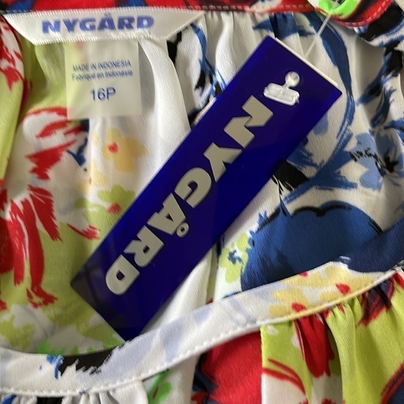 NWT Cold Shoulder White & Multicolor Floral Nygard Tunic Top Size 16P - Picture 6 of 7